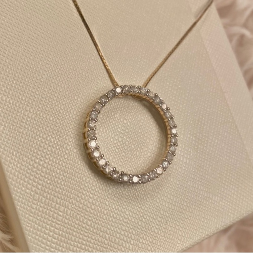 10k Yellow Gold Diamond Circle Necklace